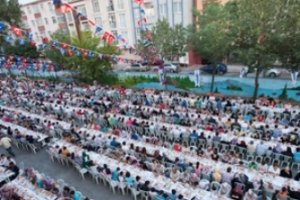 В турецкой школе состоялся ифтар на 3,5 тыс. человек