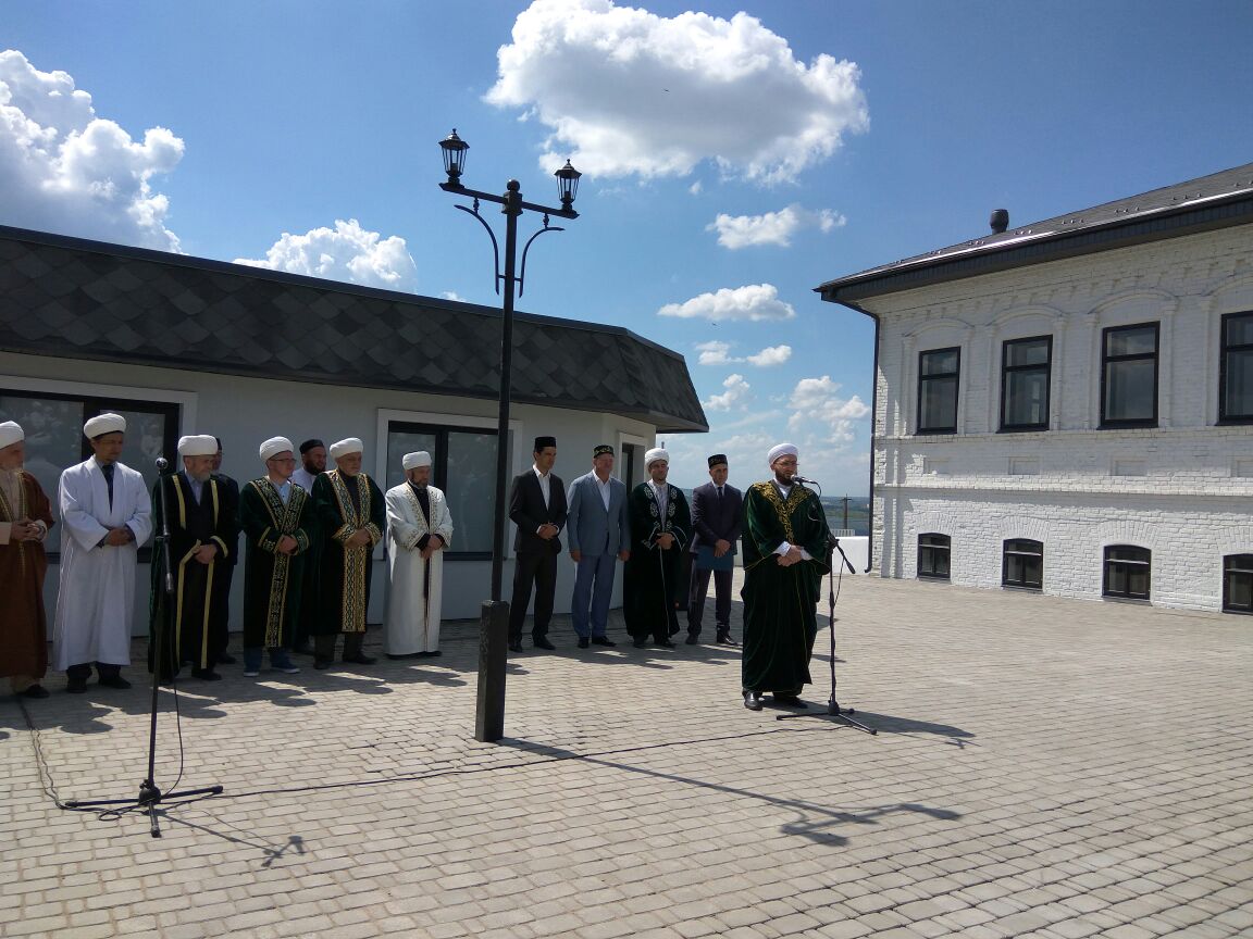 В Заинске открылась новая мечеть и медресе