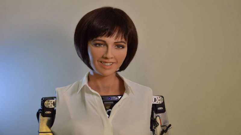 Робот София избрана посланником знаний в ОАЭ