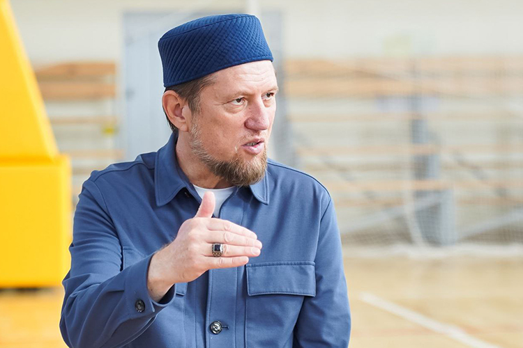 Илдар хазрат Баязитов: «Что такое человек без привязки к своим корням? Это биоробот!» Илдар хазрат Баязитов: «Что такое человек без привязки к своим корням? Это биоробот!»