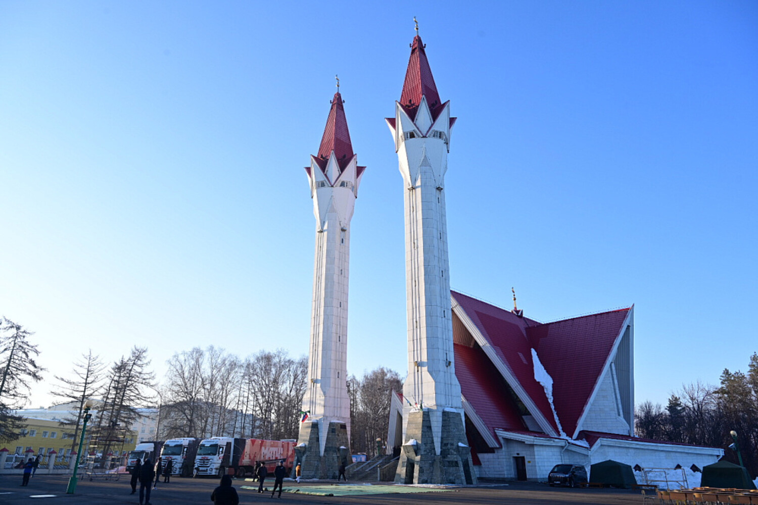 Парковки стали бесплатными: в 24 мечетях Уфы прошли праздничные молитвы Парковки стали бесплатными: в 24 мечетях Уфы прошли праздничные молитвы